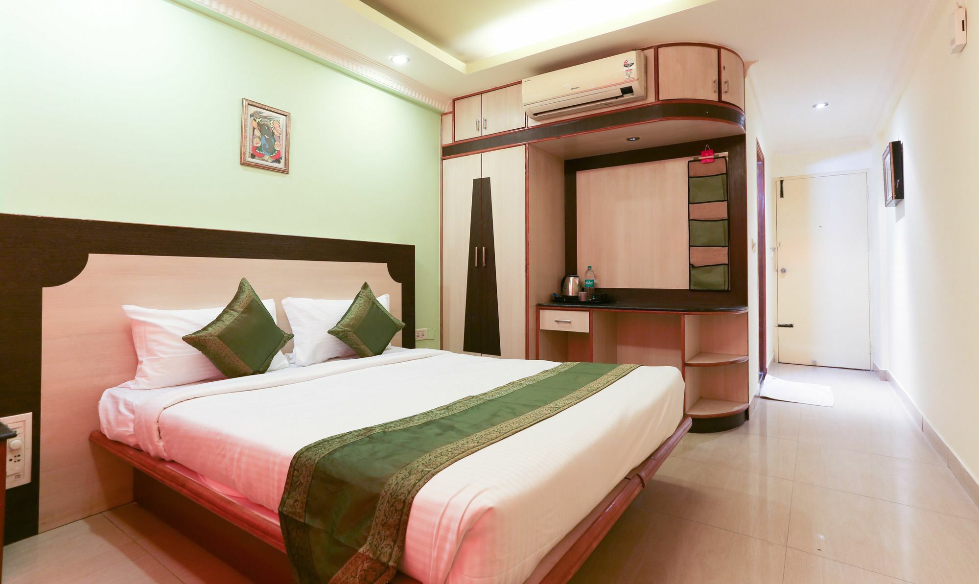 Treebo Trip Grand Regency Hotel Bangalore Exterior photo